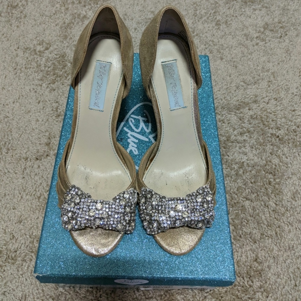 Reposh! Beautiful sparkly heels!